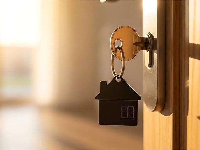 ¿Es seguro dejar una llave escondida fuera de casa?