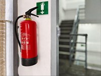 Extintores para comunidades de vecinos: ¿quién es el responsable de la revisión?