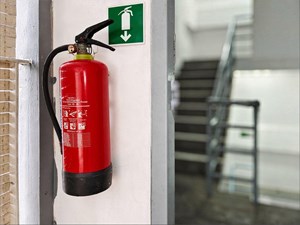 Extintores para comunidades de vecinos: ¿quién es el responsable de la revisión?