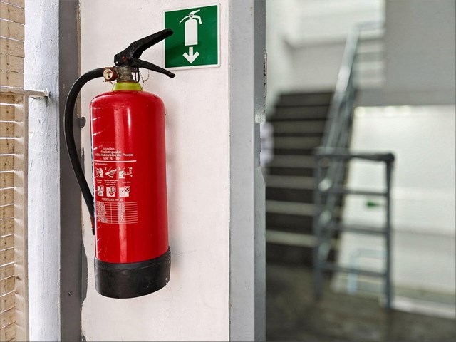 Extintores para comunidades de vecinos: ¿quién es el responsable de la revisión?